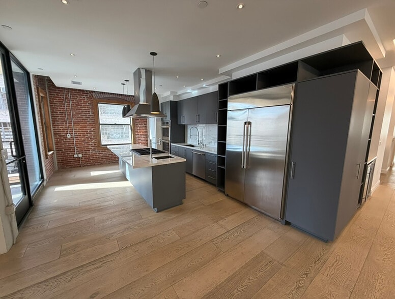 More Photos Of 808 S Broadway, Los Angeles Office For Lease