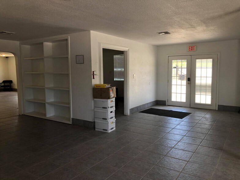 More Photos Of 12440 US Hwy 181 S, San Antonio Flex For Sale
