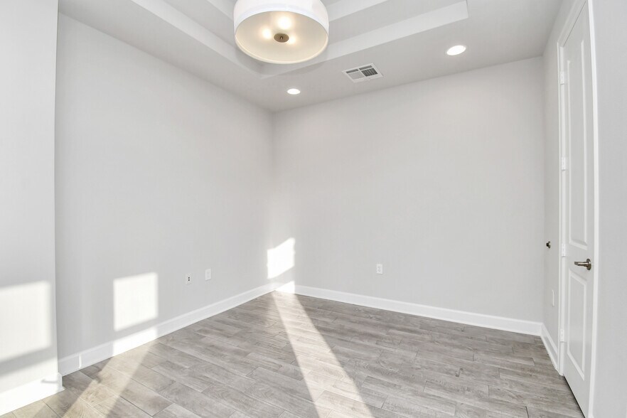 More Photos Of 830 Julie Rivers Dr, Sugar Land Unknown For Lease