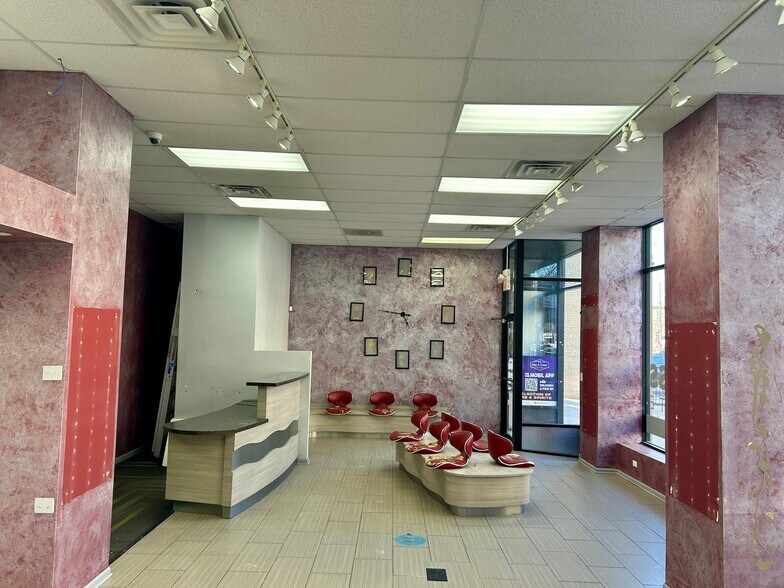 More Photos Of 1200 W Pratt Blvd, Chicago Apartments For Lease