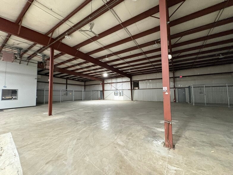 More Photos Of 3106 Independence Dr, Fort Wayne Warehouse For Lease