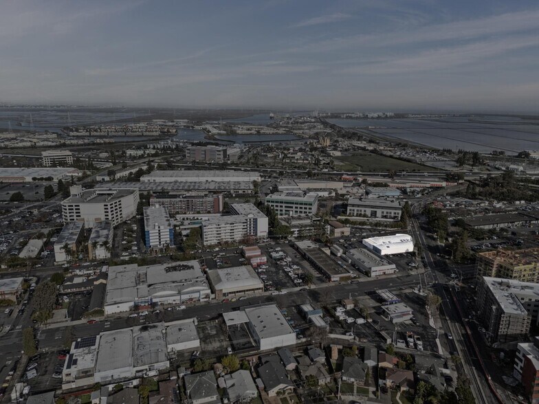 More Photos Of 1023 Chestnut St, Redwood City Research And Development For Sale