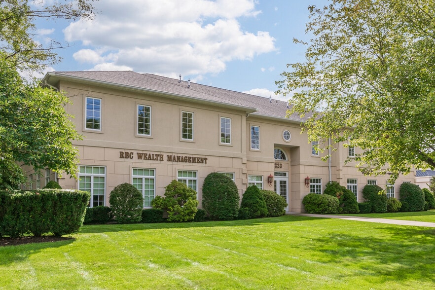 More Photos Of 223 W Montauk Hwy, Hampton Bays Medical For Lease