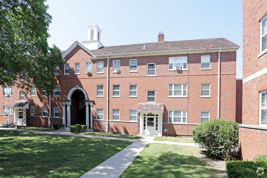 More Photos Of 3333 Grand Ave, Des Moines Apartments For Sale