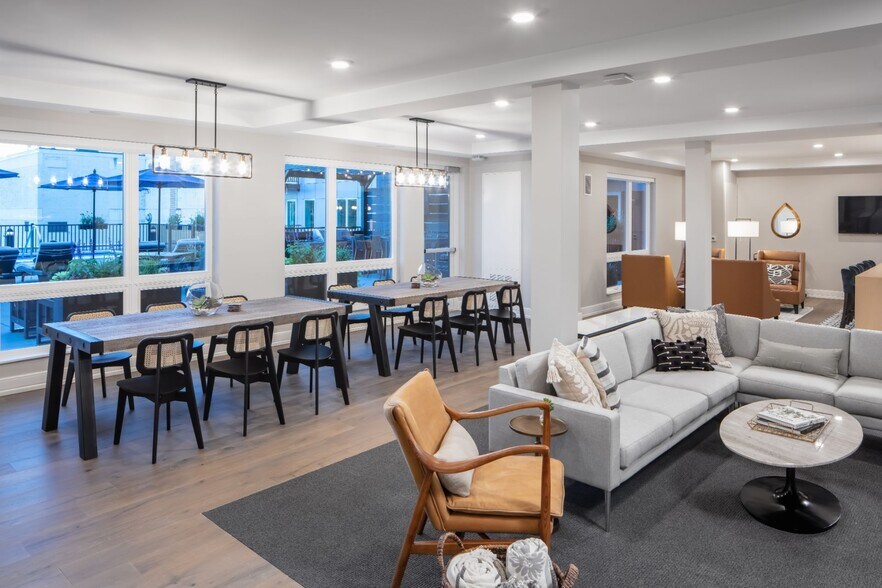 More Photos Of 1555 Ellinwood Ave, Des Plaines Apartments For Lease