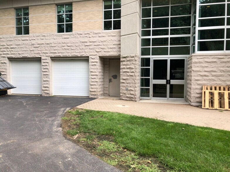 More Photos Of 7340 Crossing Pl, Fishers Medical For Lease