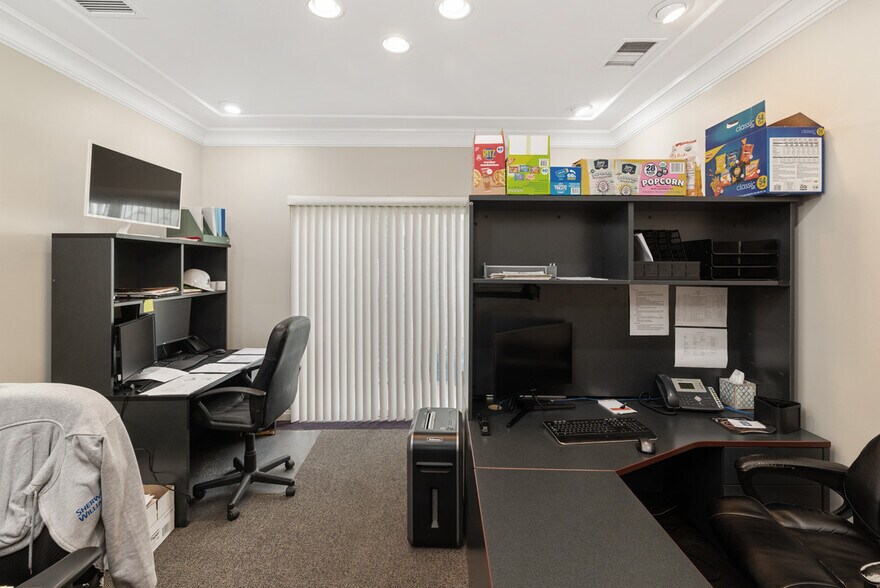 More Photos Of 3148 Market St, San Diego Office For Sale