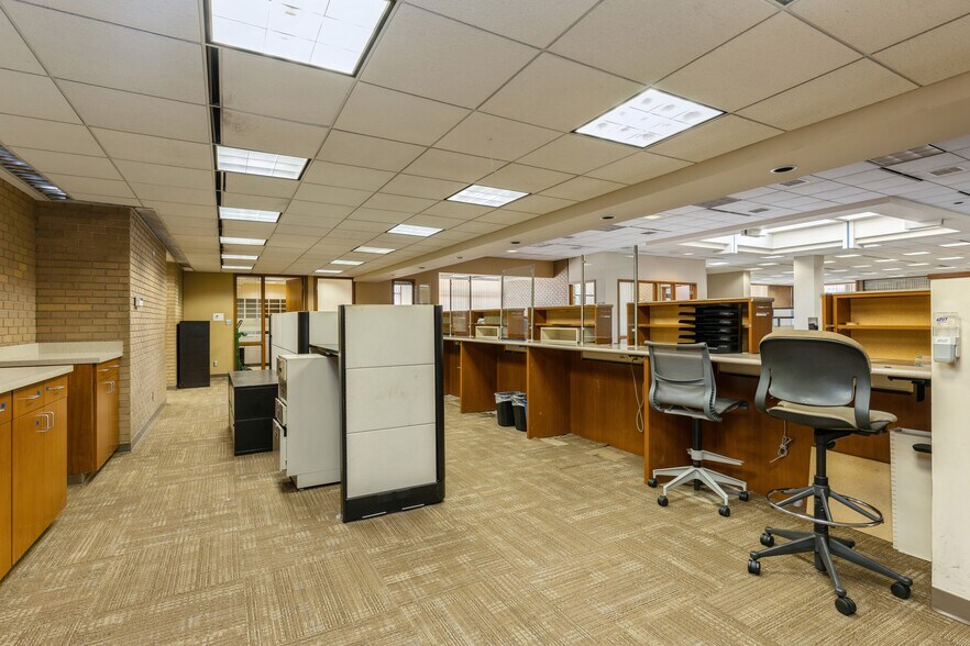 More Photos Of 4505 Douglas Ave, Des Moines General Retail For Sale