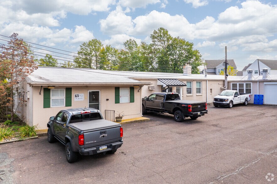 Primary Photo Of 102 W 7th Ave, Trappe Flex For Sale