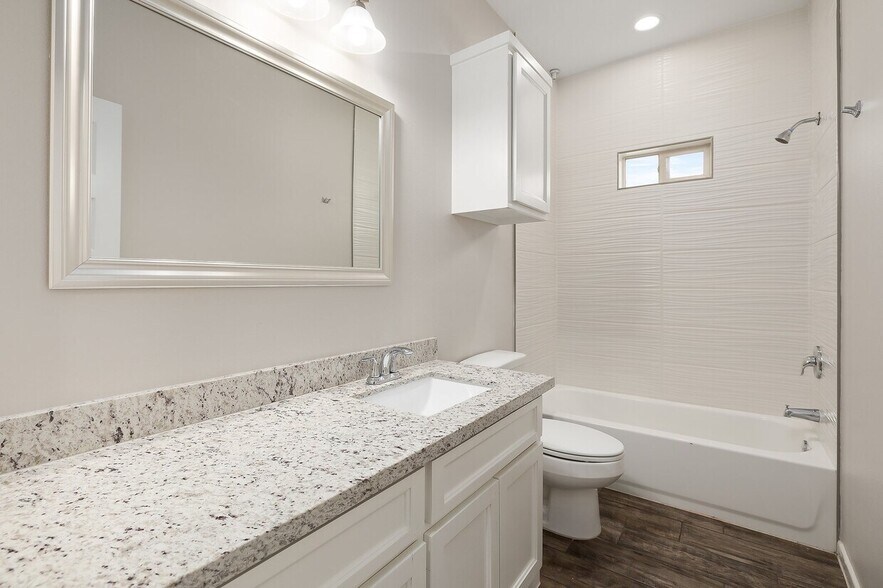 More Photos Of 904 N Kentucky St, Alton Multifamily For Sale