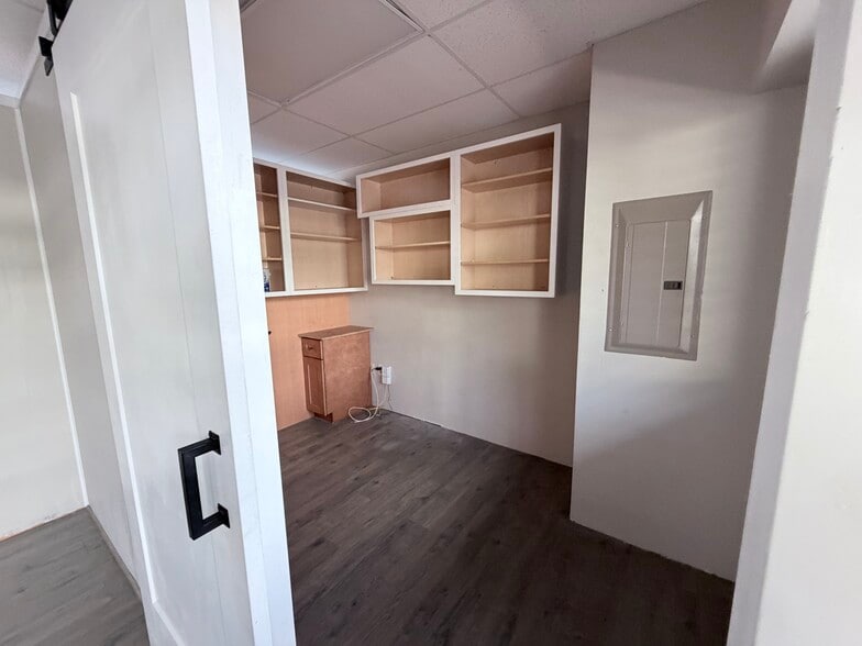 More Photos Of 74-5035 Queen Kaahumanu Hwy, Kailua Kona Storefront Retail Office For Lease