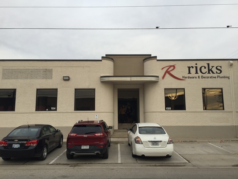 More Photos Of 1202 Dragon St, Dallas Flex For Lease