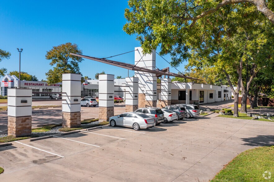 More Photos Of 3030 S Cooper St, Arlington Medical For Sale