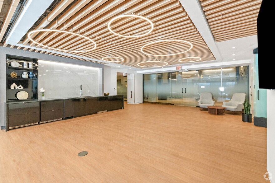 More Photos Of 1331 Pennsylvania Ave NW, Washington Office For Lease