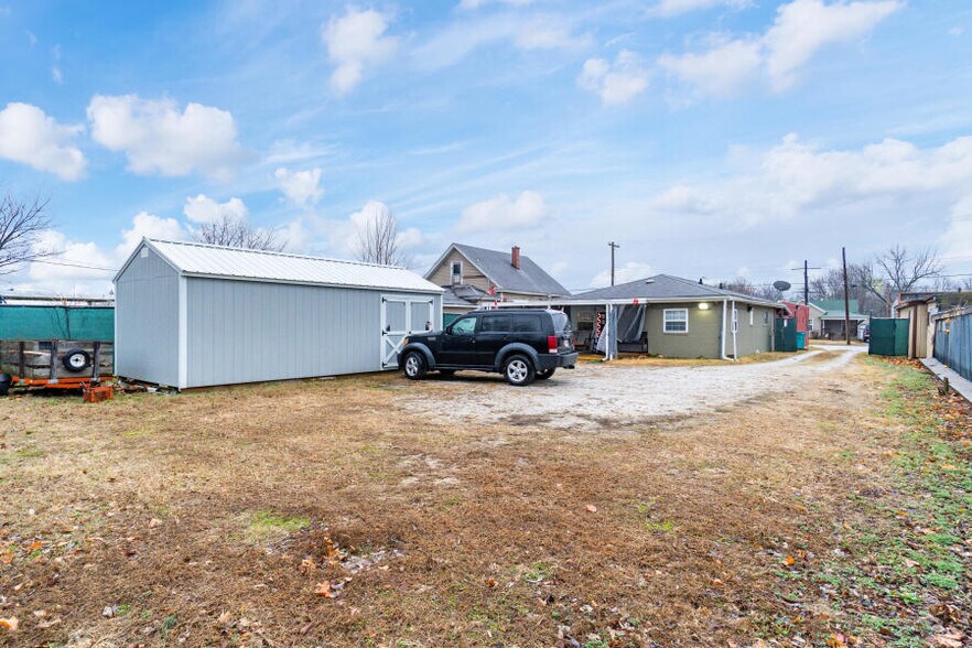 More Photos Of 2127-2129 W College St, Springfield Loft Creative Space For Sale