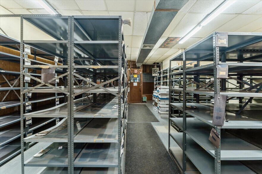 More Photos Of 13210 Hillside Ave, Richmond Hill Storefront Retail Office For Sale