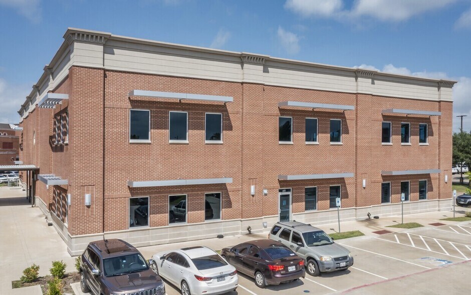 More Photos Of 6705 Heritage Pkwy, Rockwall Unknown For Lease