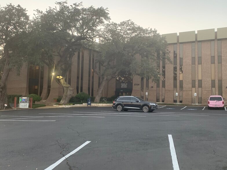 More Photos Of 3724 Jefferson St, Austin Office For Lease