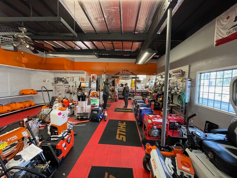 More Photos Of 1720-1723 Piner Rd, Santa Rosa Showroom For Sale