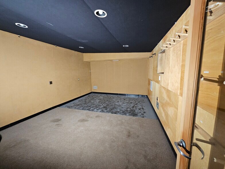 More Photos Of 1014 Vine St, Los Angeles Movie Radio TVStudio For Sale