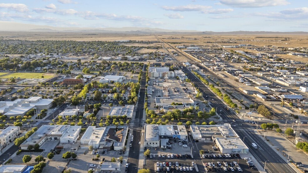 More Photos Of 516 W Lancaster Blvd, Lancaster Freestanding For Lease