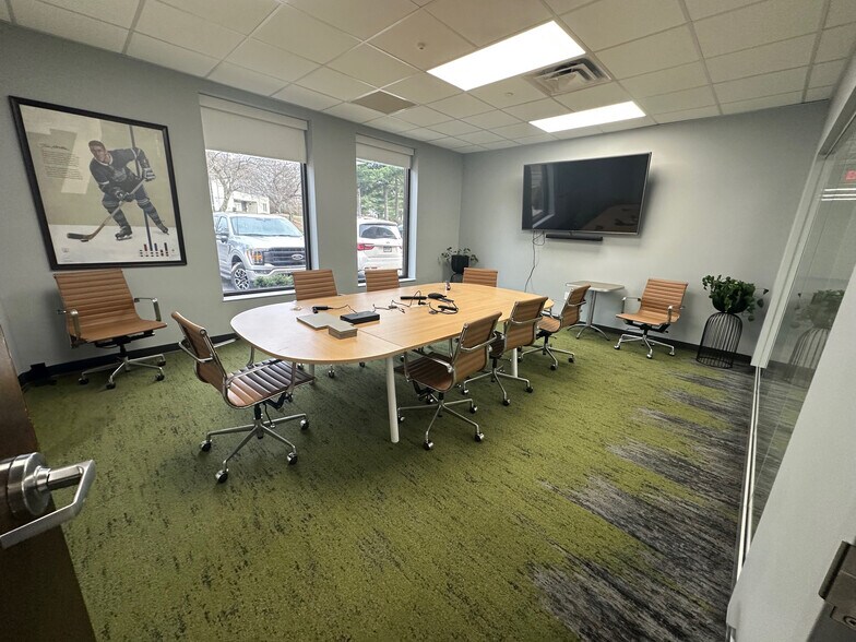 More Photos Of 733 Green Crest Dr, Westerville Research And Development For Lease