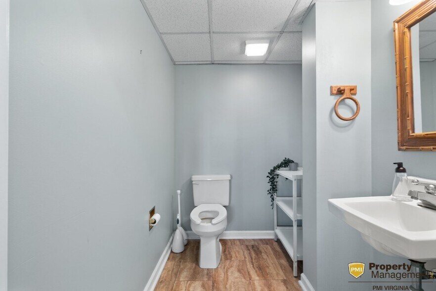 More Photos Of 5267 Greenwich Rd, Virginia Beach Office For Sale