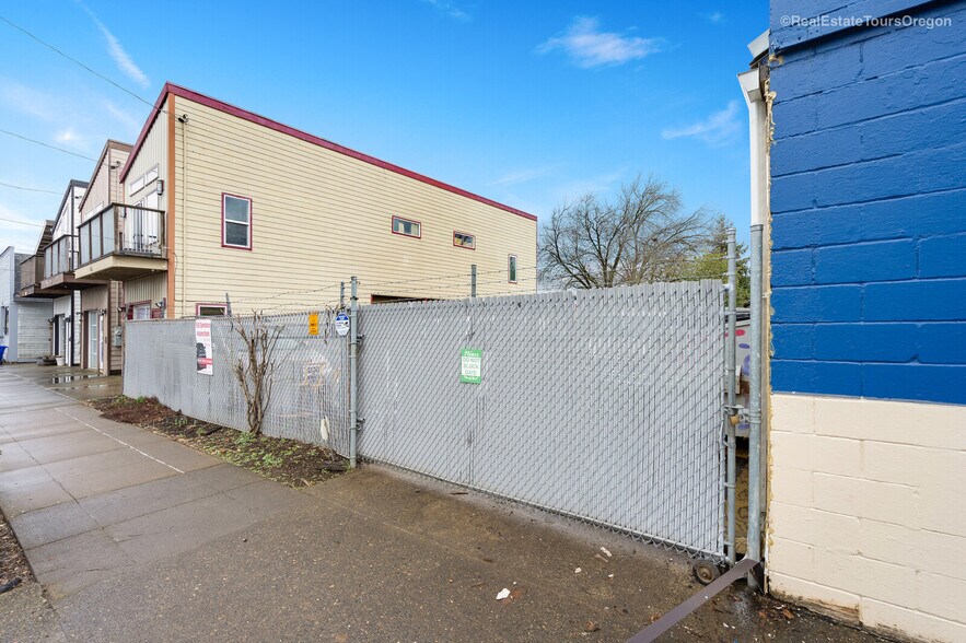 More Photos Of 104 NE 80th Ave, Portland Warehouse For Sale