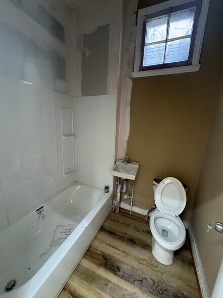 More Photos Of 2449 Shirley Ave, Baltimore Flex For Sale
