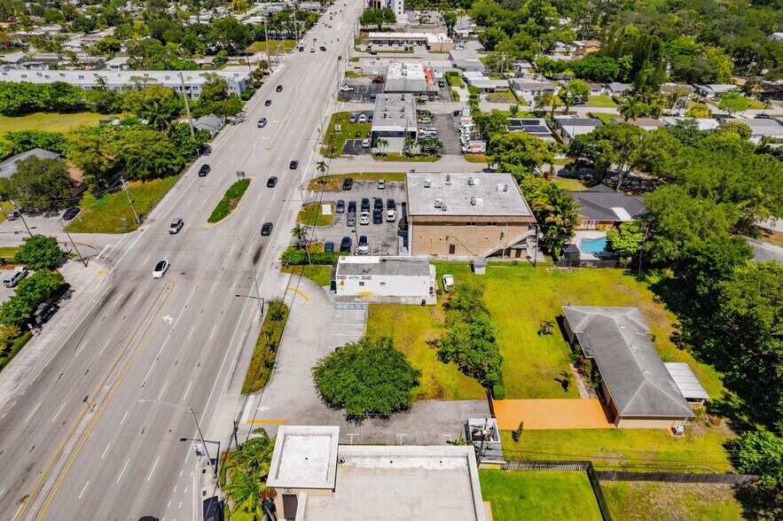 More Photos Of 2972 Griffin Rd, Fort Lauderdale General Retail For Sale