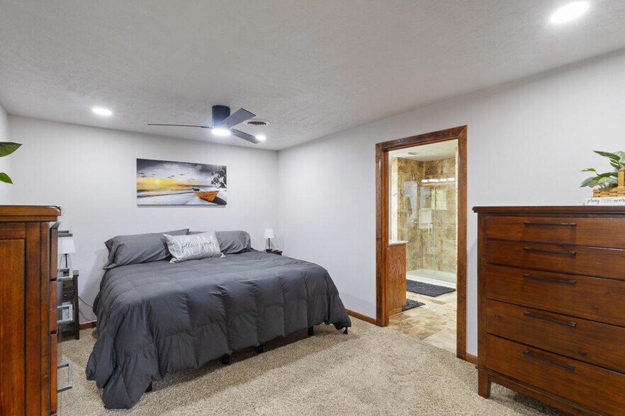 More Photos Of 19824 State Highway 112, Cassville Apartments For Sale