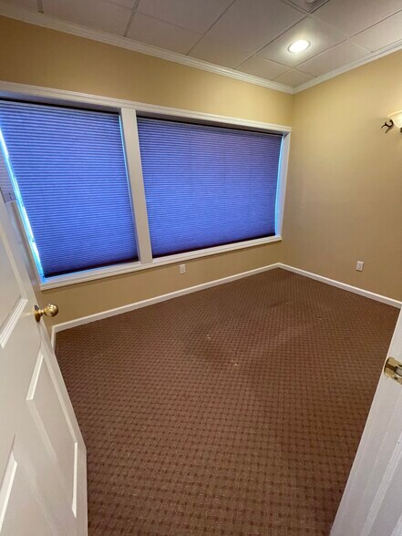 More Photos Of 189 Main Rd, Riverhead Medical For Lease