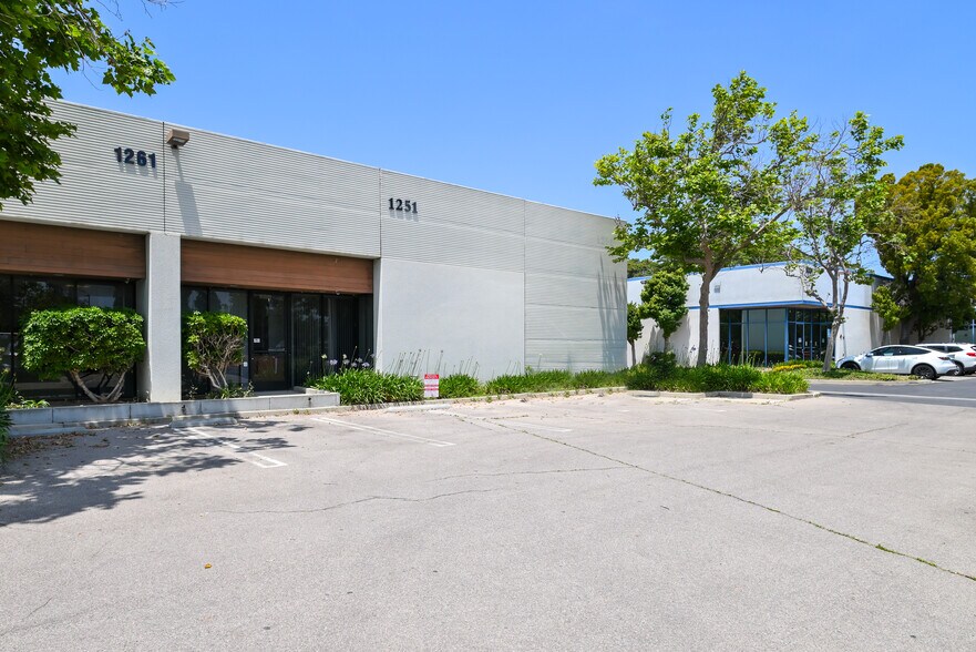 Primary Photo Of 1251-1271 Vanguard Dr, Oxnard Warehouse For Lease