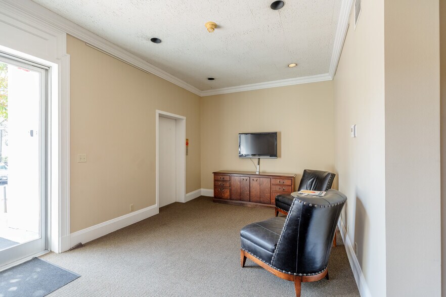 More Photos Of 600 A Ave, Lake Oswego Office For Lease