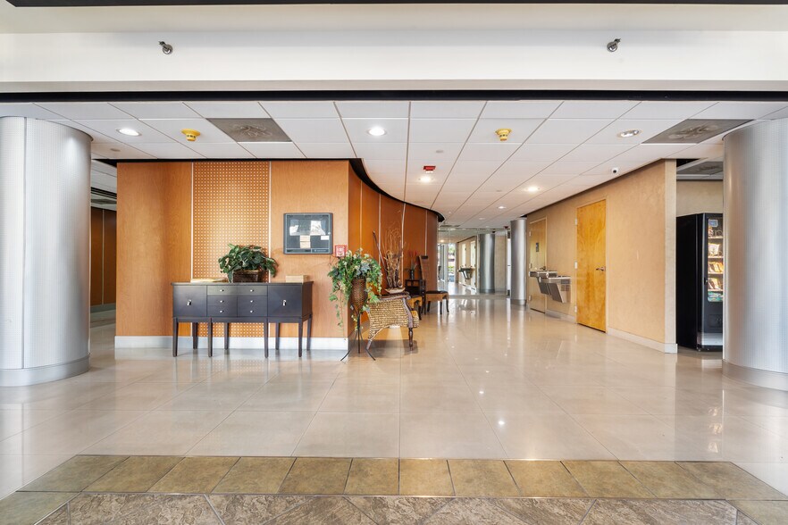 More Photos Of 5100 N Federal Hwy, Fort Lauderdale Office For Sale