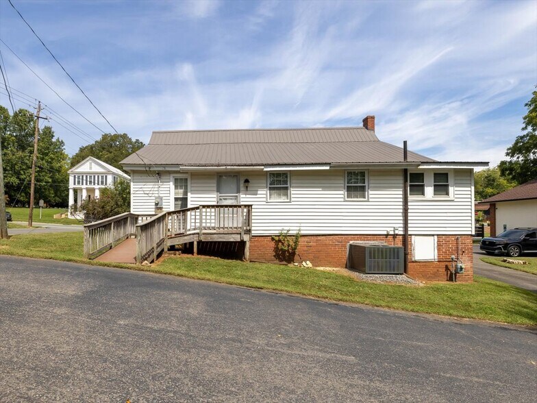 More Photos Of 140 East St, Pittsboro Office Residential For Sale