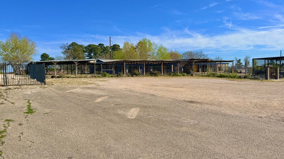 More Photos Of 20698 Eva St, Montgomery Garden Center For Lease