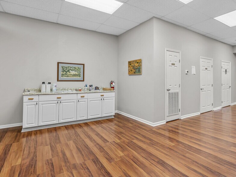 More Photos Of 516 E Main St, Spartanburg Storefront For Sale