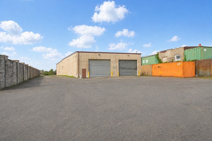 More Photos Of 436 Spencer St, Staten Island Warehouse For Lease