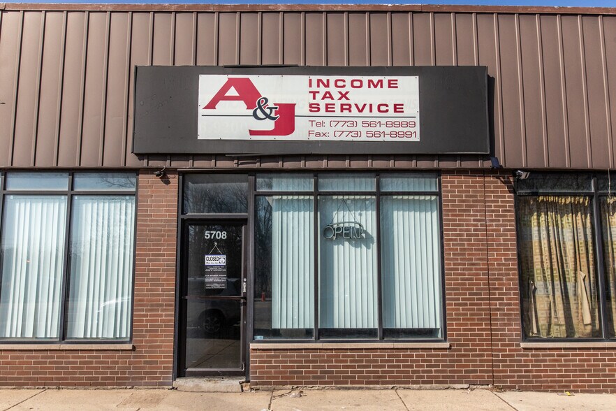 More Photos Of 5700-5716 N Western Ave, Chicago Storefront For Lease