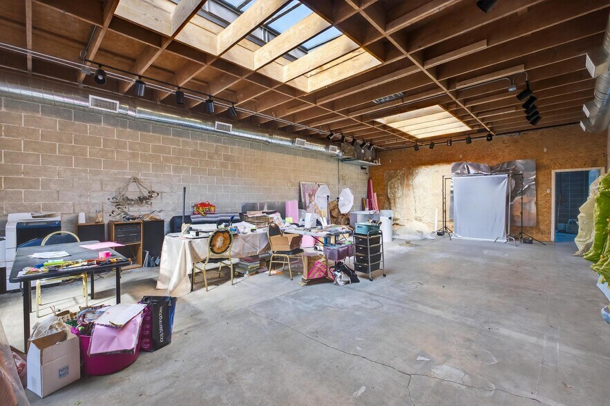 More Photos Of 5010 E Olympic Blvd, Los Angeles Warehouse For Sale
