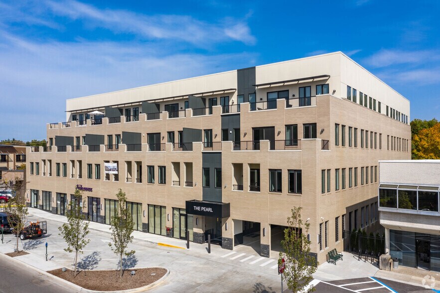 More Photos Of 856 N Old Woodward Ave, Birmingham Apartments For Lease