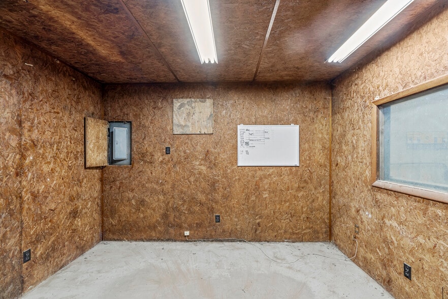 More Photos Of 520 Robison dr, Elk City Industrial For Sale