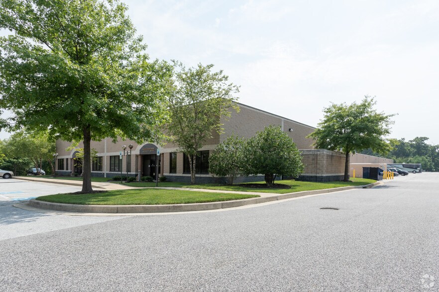 More Photos Of 9411 Philadelphia Rd, Rosedale Flex For Lease
