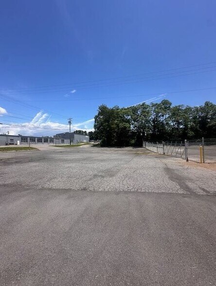 More Photos Of 315 24th St NW, Roanoke Land For Lease