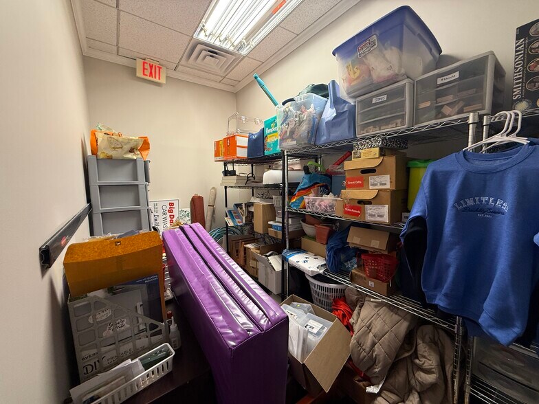 More Photos Of 120 Arnold Mill Park, Woodstock Light Distribution For Lease