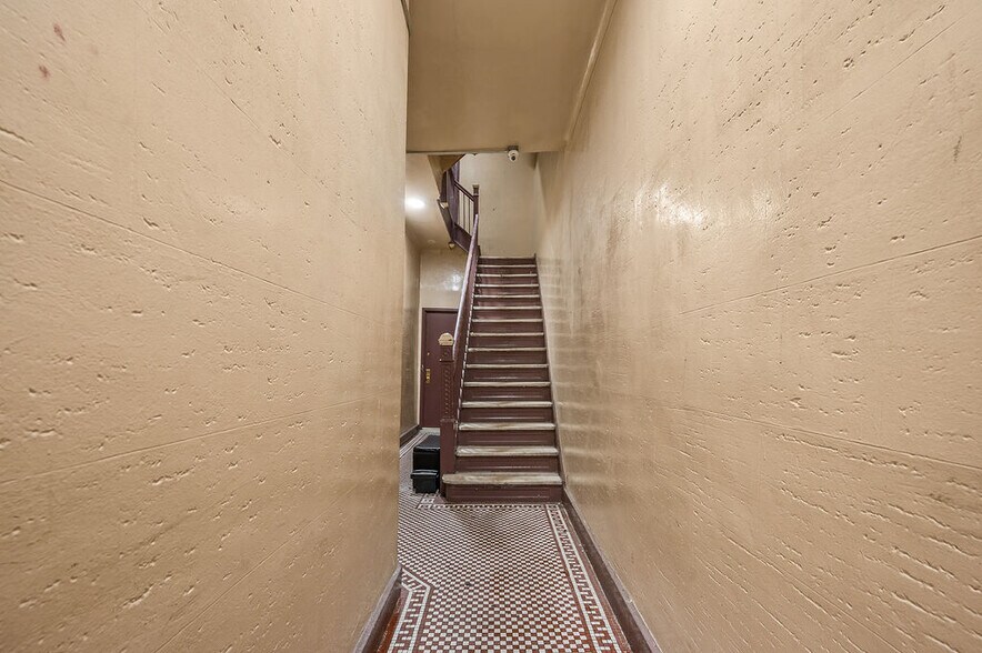 More Photos Of 2337 Bath Ave, Brooklyn Flex For Sale