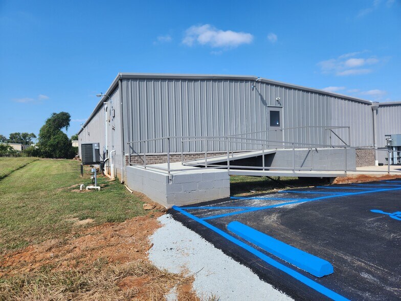 More Photos Of 3225 Highway 31 S, Decatur Industrial For Lease
