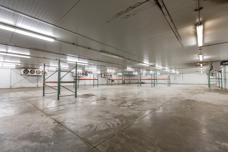 More Photos Of 2280 Deerfield Ave N, Dalton Industrial For Sale