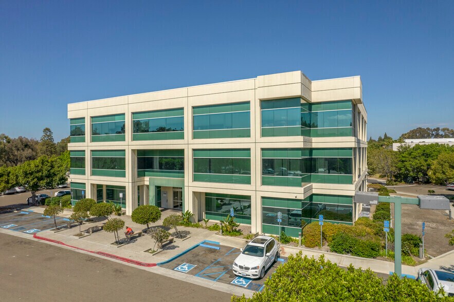 More Photos Of 995 Gateway Center Way, San Diego Medical For Lease